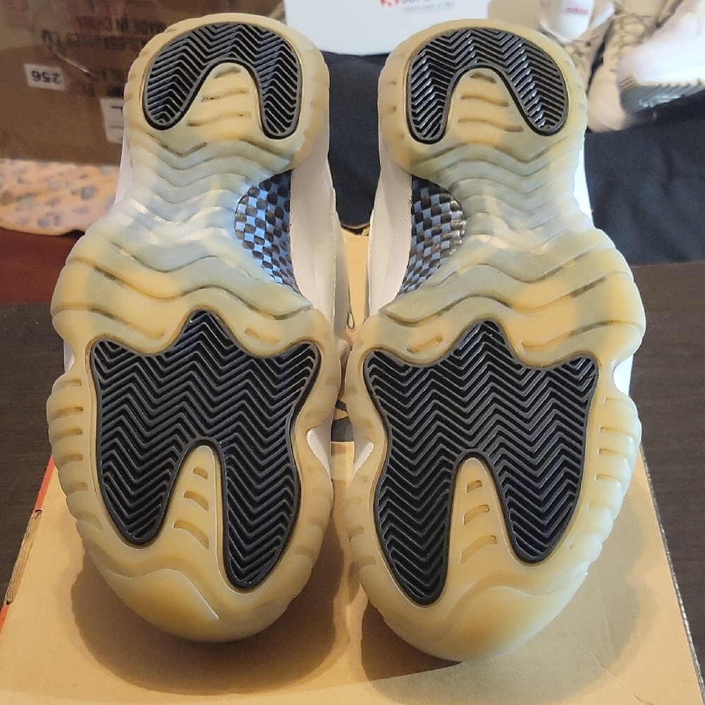 Jordan 11 Retro Low "Legend Blue" (2021) Mens 8 Womens 9.5 EUC W/OG BOX - Picture 9 of 10